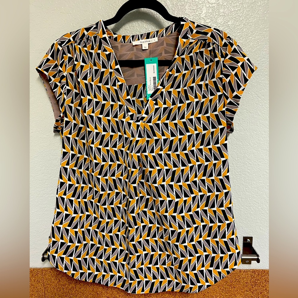 Fun 2 Fun Lillian V-neck blouse in size large.